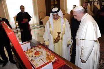 Bahrain King, Pope discuss world peace, stability