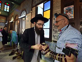 Historic Jewish community holds out on Tunisia island