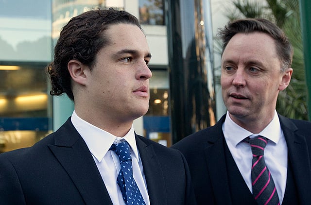 1.1352870-1820943190