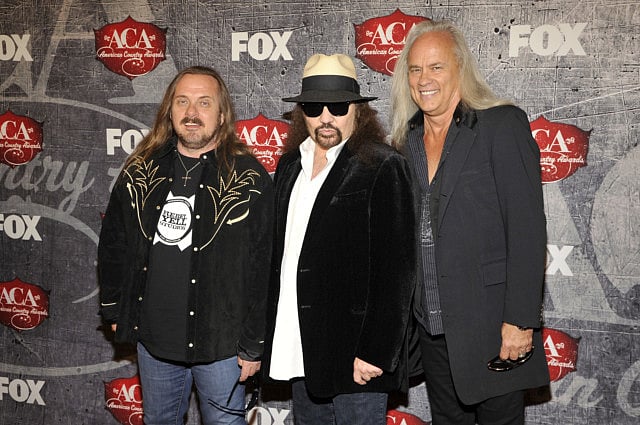 1.1371036-3679722975