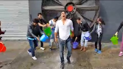 Akshay Kumar takes ice bucket challenge