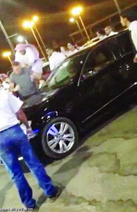 British man, Saudi wife attacked by religious police - video