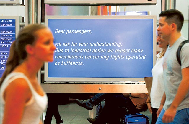 1.1383328-3428652736