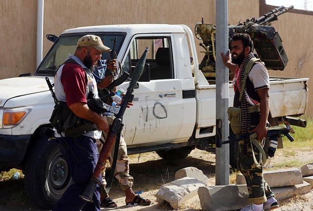 1.1385720-3190328132