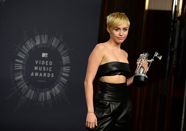 1.1379490-2928241563