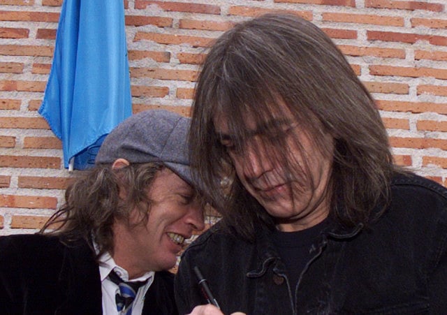 1.1389884-2083777540