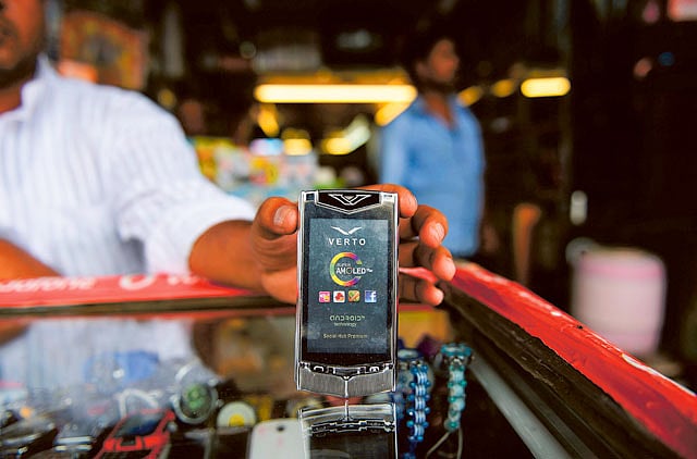 1.1381891-2189011216