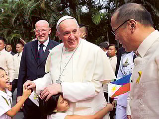 Pope calls on Philippines government to end corruption