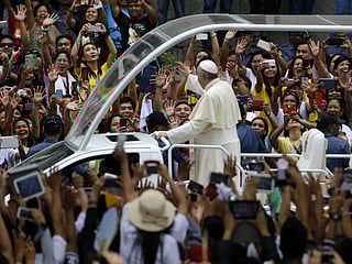 The world feels quieter today: UAE Filipino community mourn the passing of Pope Francis