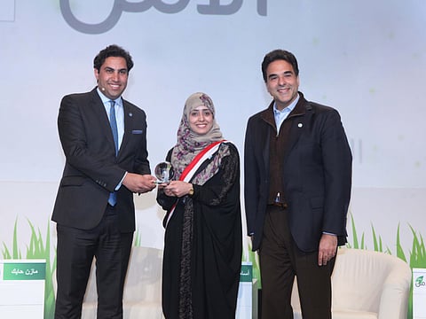 Young Yemeni woman breaks social barrier