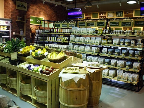 Food news: Pies and a new gourmet shop