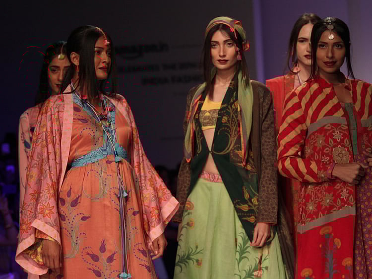 1.1598798-3674422569