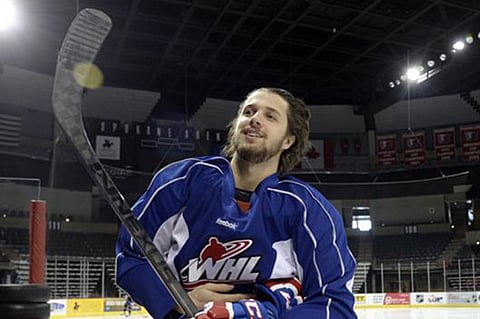 Rod Stewart’s son tries hockey