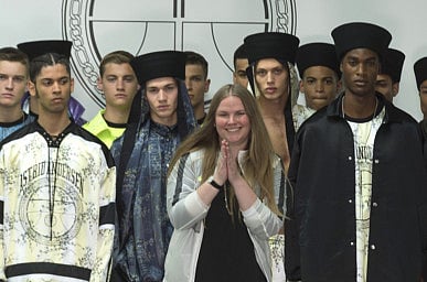 1.1610174-2940150435