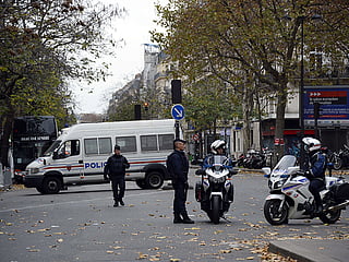 Hollande seeks law to strip terror suspects of French citizenship