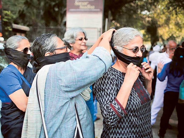 1.1612330-3317583558