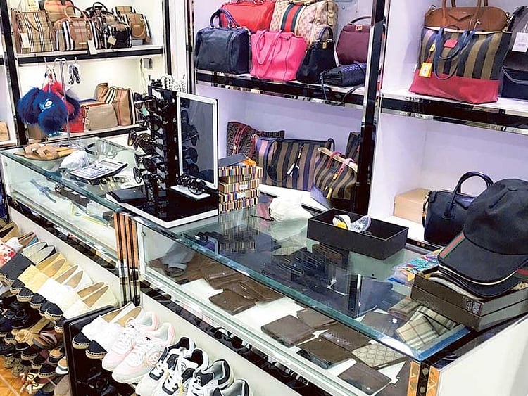 1.1614825-1551392824