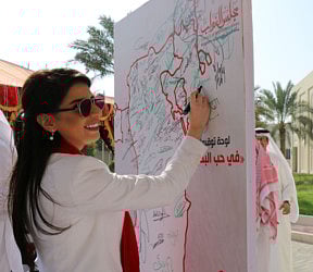 King Hamad salutes martyrs on National Day