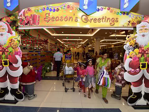 UAE holiday shoppers mix clicks and bricks
