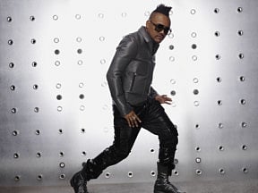 apl.de.ap back home for charity work
