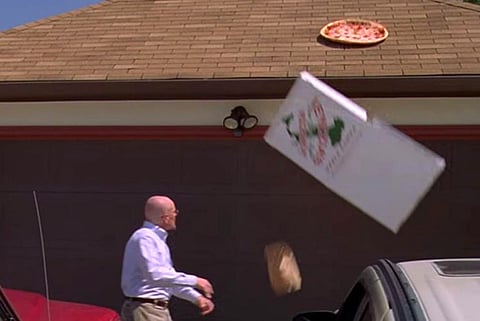 ‘Breaking Bad’ fans toss pizzas at Walter house