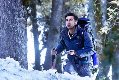 Ranbir Kapoor, Anushka Sharma hang out with fans