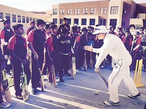 Renowned coach Ian Trott gives batting tips to G Force Cricket Academy cricketers.