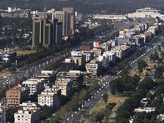 Islamabad orders shops to close early to save energy