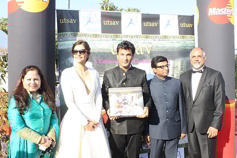 Sonam Kapoor unveils Vikas Khanna’s book at Cannes 2015