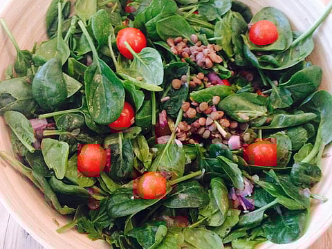 #VeganWednesday dinner: Spinach lentil salad with date balsamic dressing