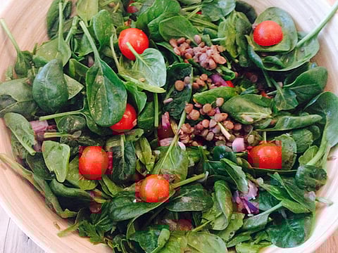 #VeganWednesday dinner: Spinach lentil salad with date balsamic dressing