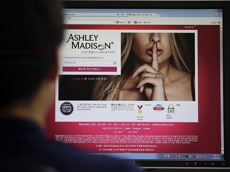 1.1553573-2862293658