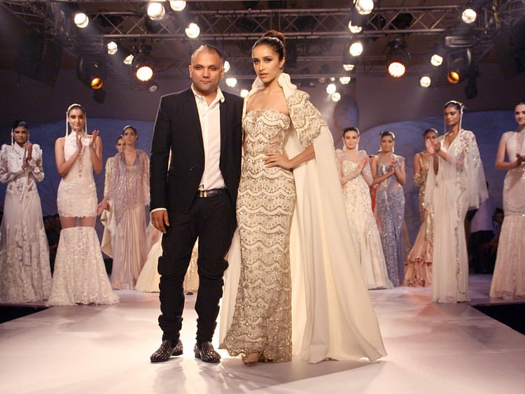 1.1557319-1997063451