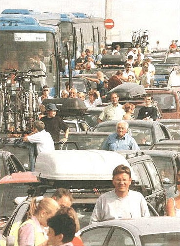 August 31, 2000: Channel blockade ends in Paris