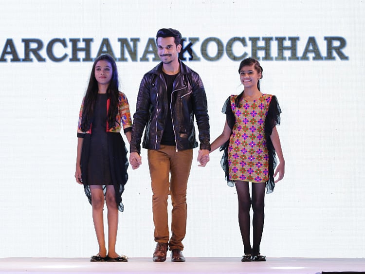 1.1561016-3823053377