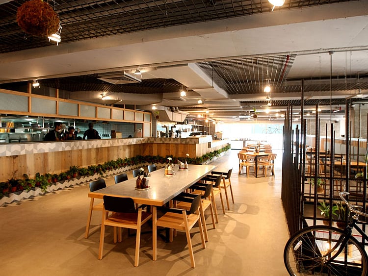 1.1584762-1895659584