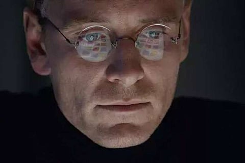 Steve Jobs movie wins reviewer praise, Oscar buzz