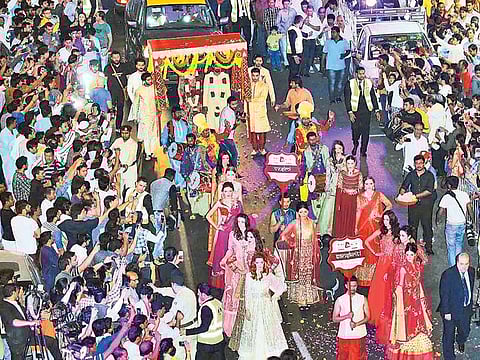  Dubai Festivals and Retail Establishment