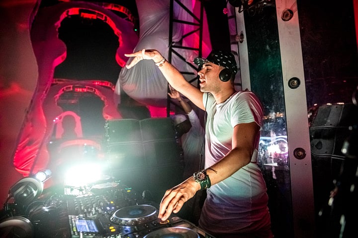 1.1928081-3022876172