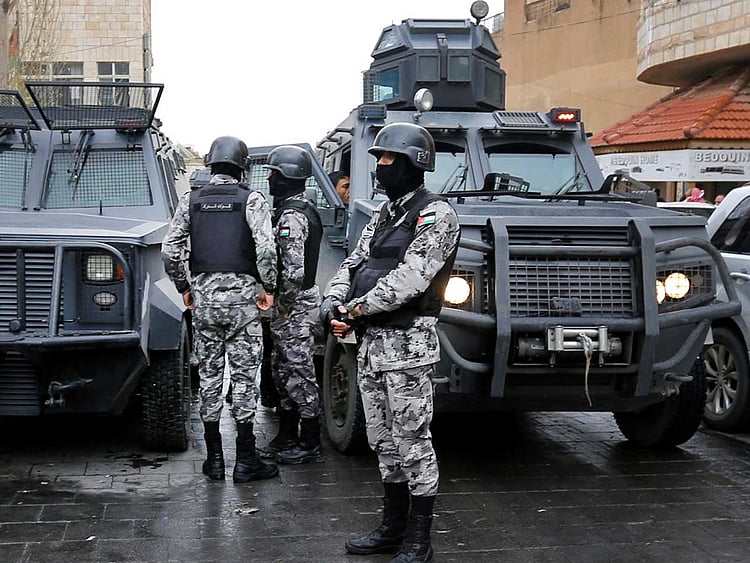 1.1949245-1808265901