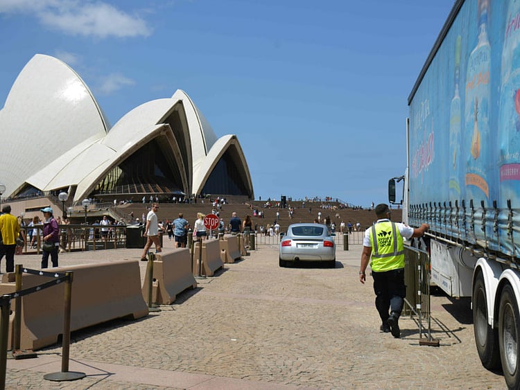 1.1950477-2520553434