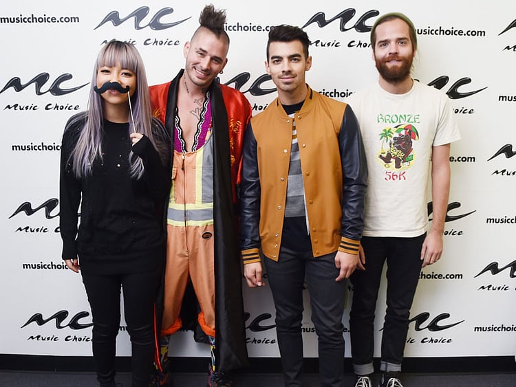 1.1939179-2832530768