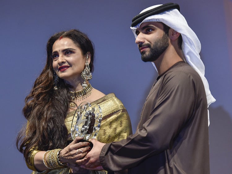 1.1942028-2338906675