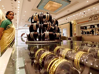 Dubai gold prices slip back below Dh500 after record