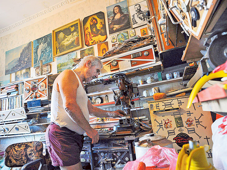 1.1816899-2951443418