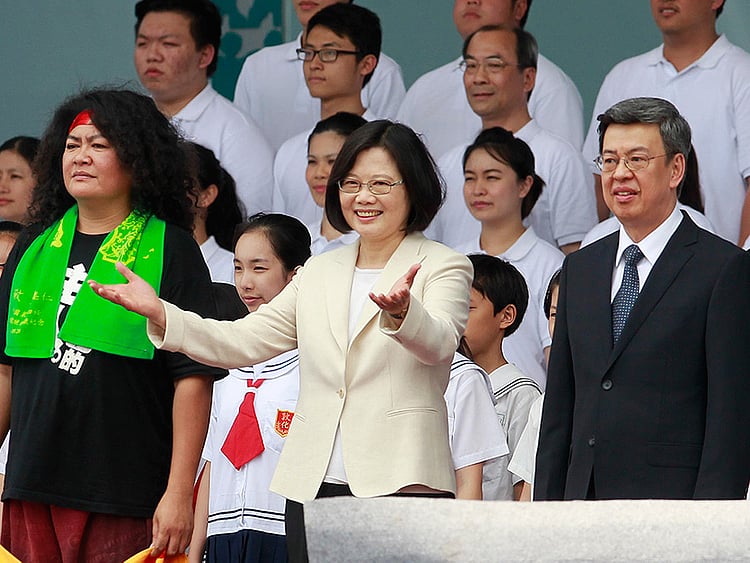 1.1831304-3826875437