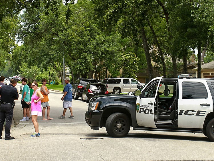 1.1837092-3082599235