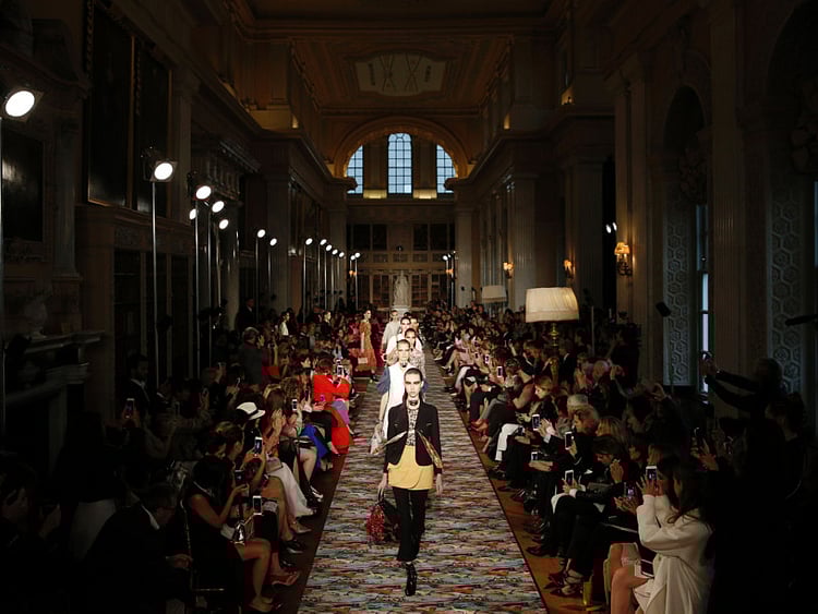 1.1838365-3923622455