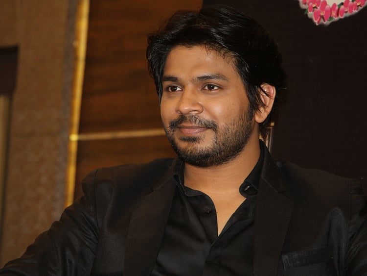 1.1852594-3913283219