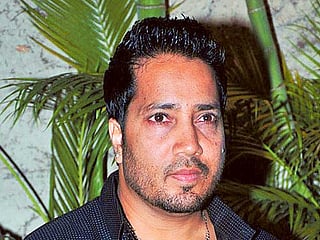 Mika Singh accused of molesting a model